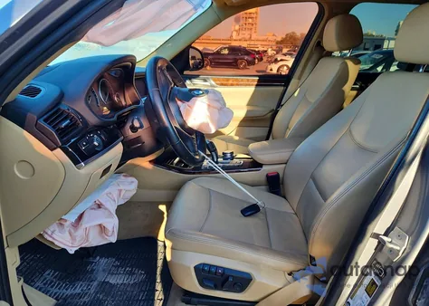 2015 BMW X3 xDrive28I z USA, uszkodzony, nr VIN 5UXWX9C53F0D47799